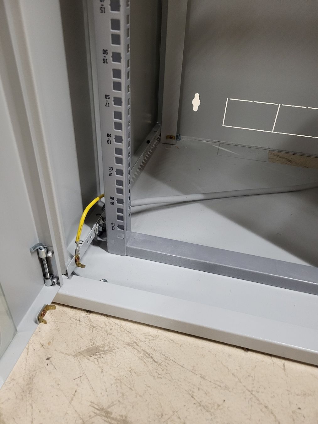 Altri accessori: Netzwerkschrank 19 Zoll – Usato da Alpnach Dorf venduto da str_jdw2 2