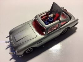 Modellauto "ASTON MARTIN DB5 JAMES BOND“ Corgi Toys 1:43