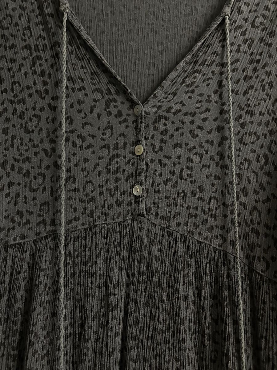 Robes: Graues Kleid mit Leo-Muster – D'occasion à Embrach par ale_v5qn 1