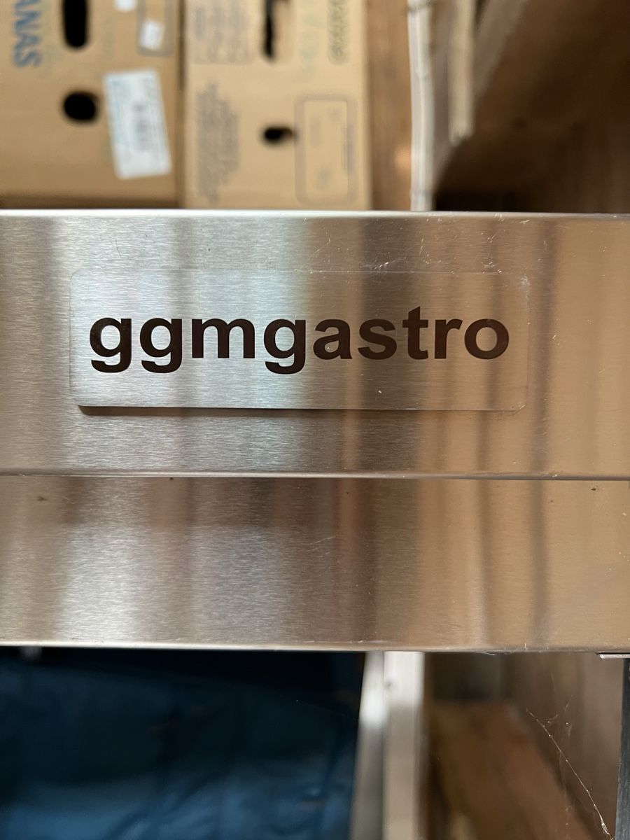 Komplettküchen: GGM Gastro Chromstahl Arbeitstisch – Gebraucht aus Huttwil von luk_9tdh 1