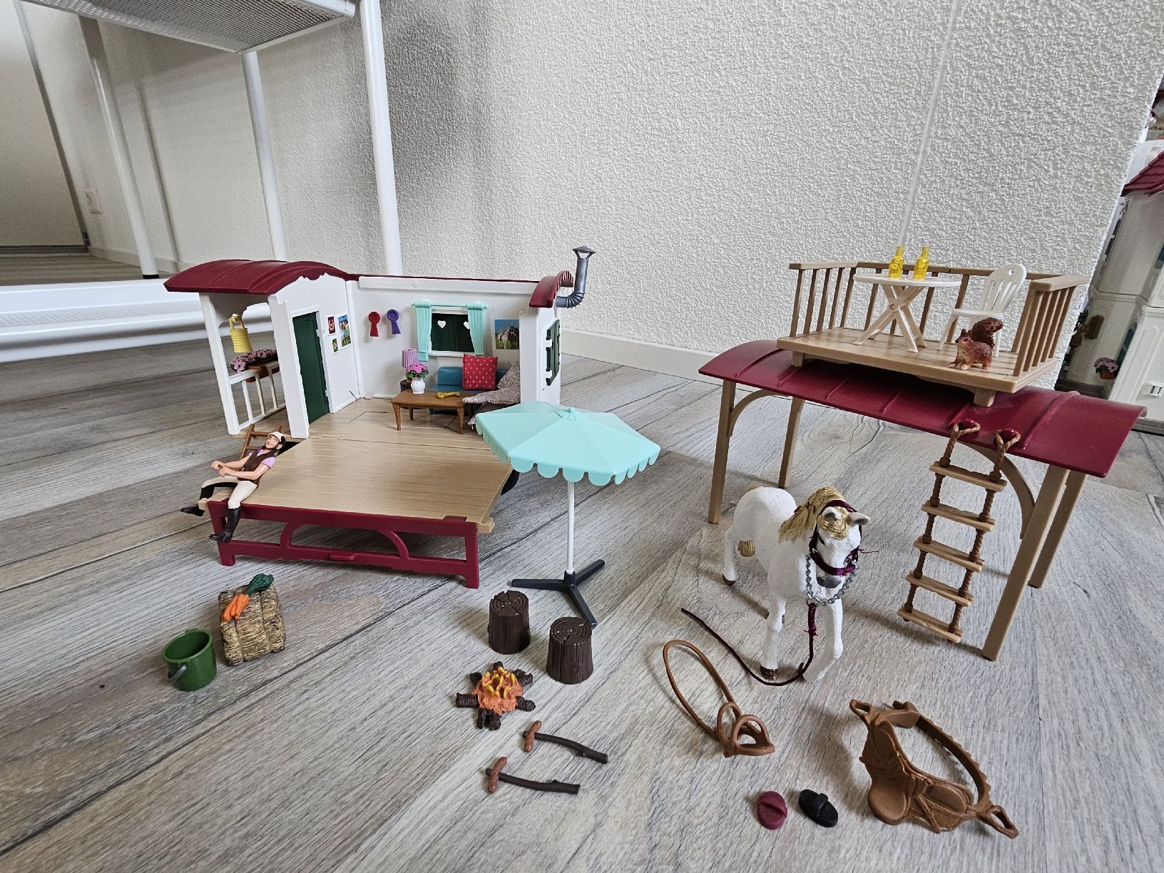 Schleich Giocattoli: schleich 42415 Wohnwagen – Usato da Bätterkinden venduto da Pescelino