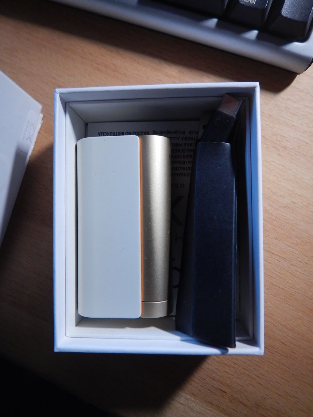 Glo Altri Prodotti per fumatori: Gerät Glo Hyper X2, dunkelrot – Usato da Frick venduto da Windguru 1