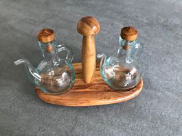 Ménagère en bois d’olivier pour l’huile et le vinaigre
