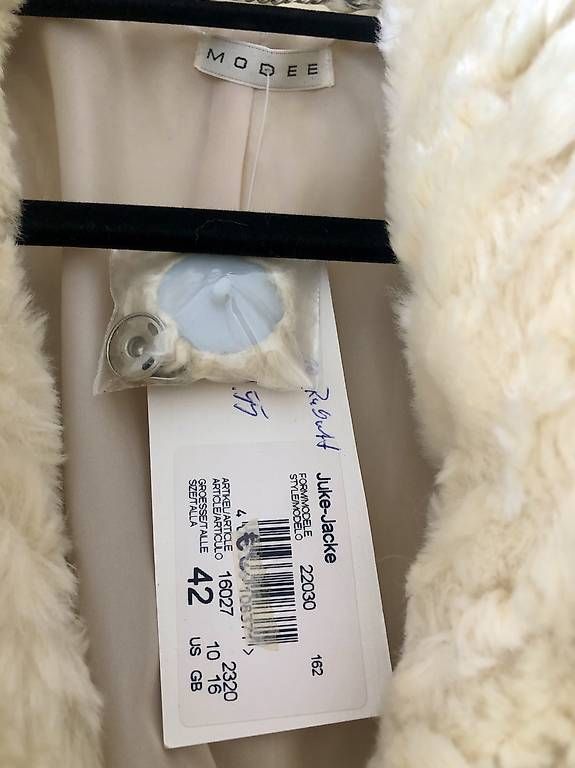 Giacche: Flauschige Jacke von MODEE, beige, Gr. 42 – Nuovo (secondo la descrizione) da Zürich venduto da lino07 2