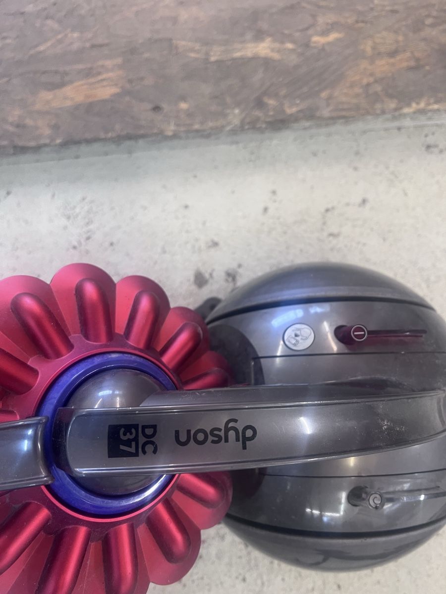 Dyson Aspirapolveri & Accessori: Dyson Ball DC37 Origin Extra Staubsauger (80) – Usato da Glattfelden venduto da bro_f2vv 2