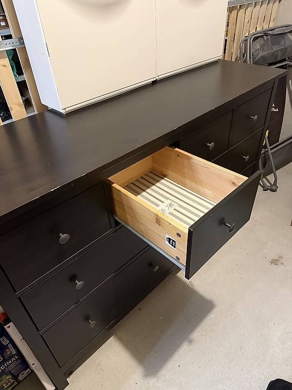 Armadi: Armoire noire d'occasion – Usato da Täuffelen venduto da Jimmy_G 1
