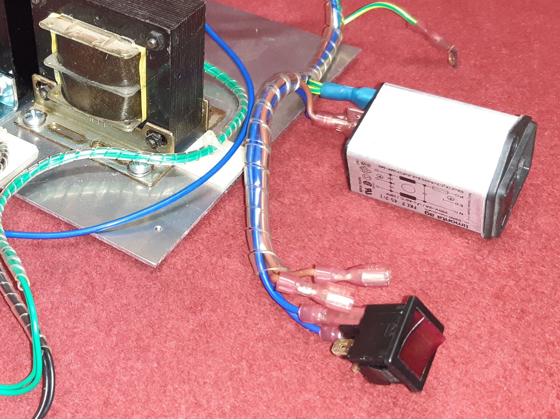 Componenti elettronici: 2 Stk. Transformatoren, 12V & 48V, ungtestet! Inkl. Schalter – Usato da Lohn-Ammannsegg venduto da Molch7 2