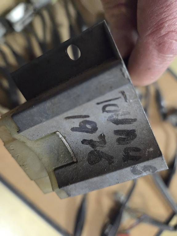 Tutti pezzi di ricambio auto: Diverse Scheibenwischer, Lichtschalter  – Usato da Matzingen venduto da AMY-007