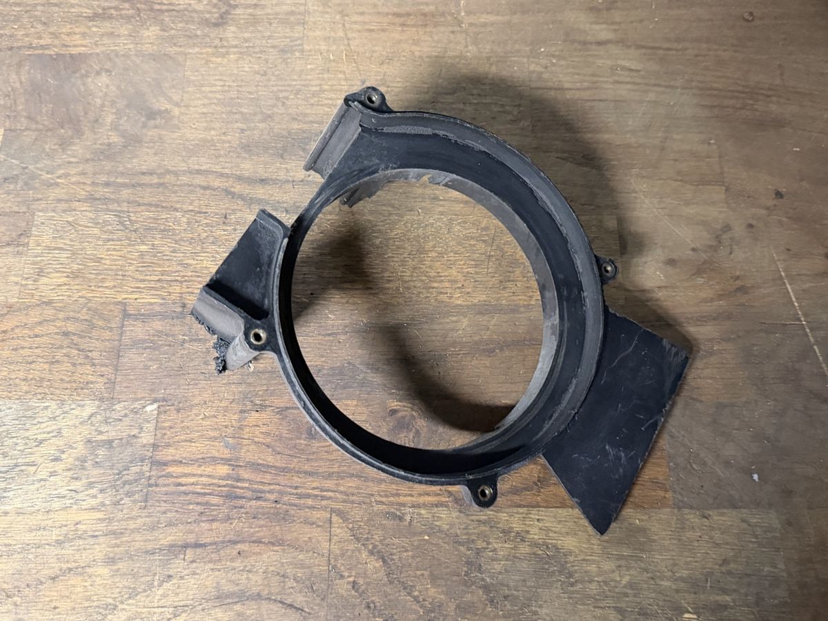 Mofa-Ersatzteile: Halter Abdeckung Mofa Minarelli V1  – Gebraucht aus Bolken von si.x.las