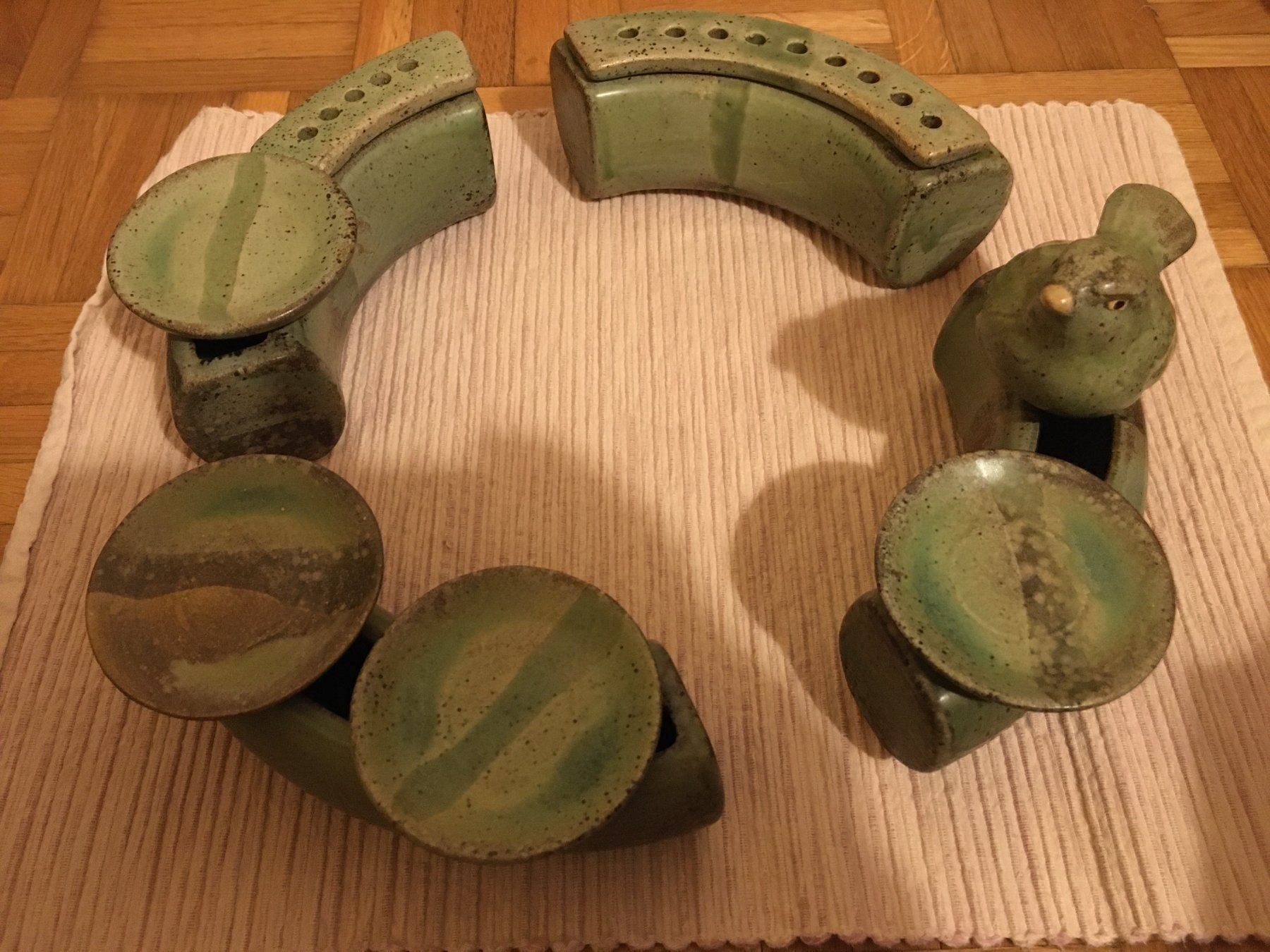Tutte le decorazioni: Couronne en porcelaine verte – Usato da La Tour-de-Peilz venduto da Halltal 1