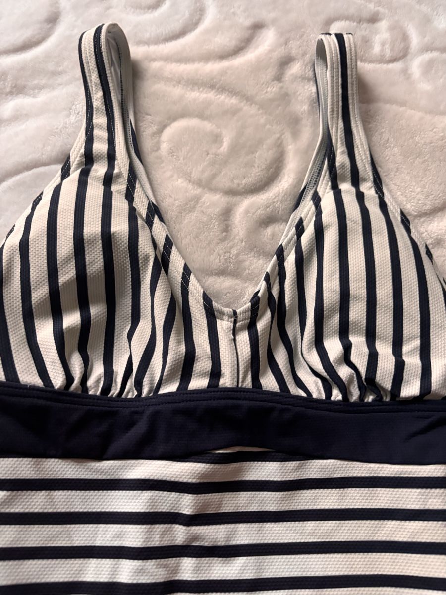 Esprit Costumi da bagno & Bikini: Esprit Badeanzug blau/weiss gestreift Grösse 40 – Usato da Weisslingen venduto da Yuna123 1