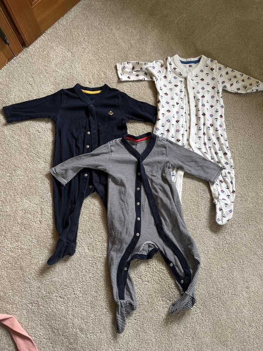 Lotti & Set di vestiti: Lot de trois pyjamas Marks& Spencer 74cm – Usato da Villars-Bramard venduto da dadesc