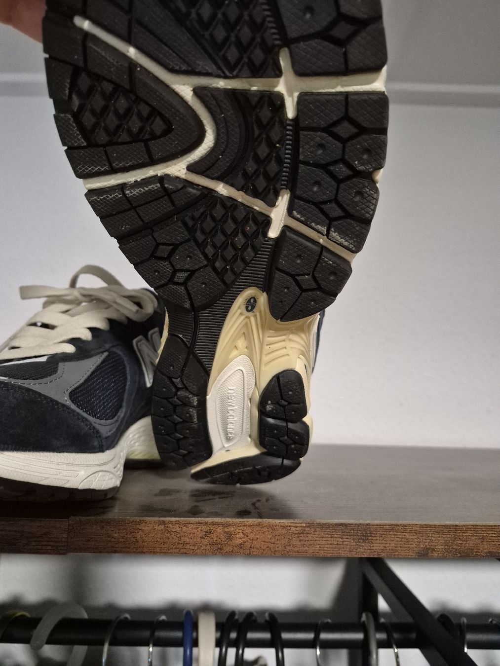 Scarpe da uomo: New Balance 2002 neu – Nuovo (secondo la descrizione) da Lenzburg venduto da Sam3313 2