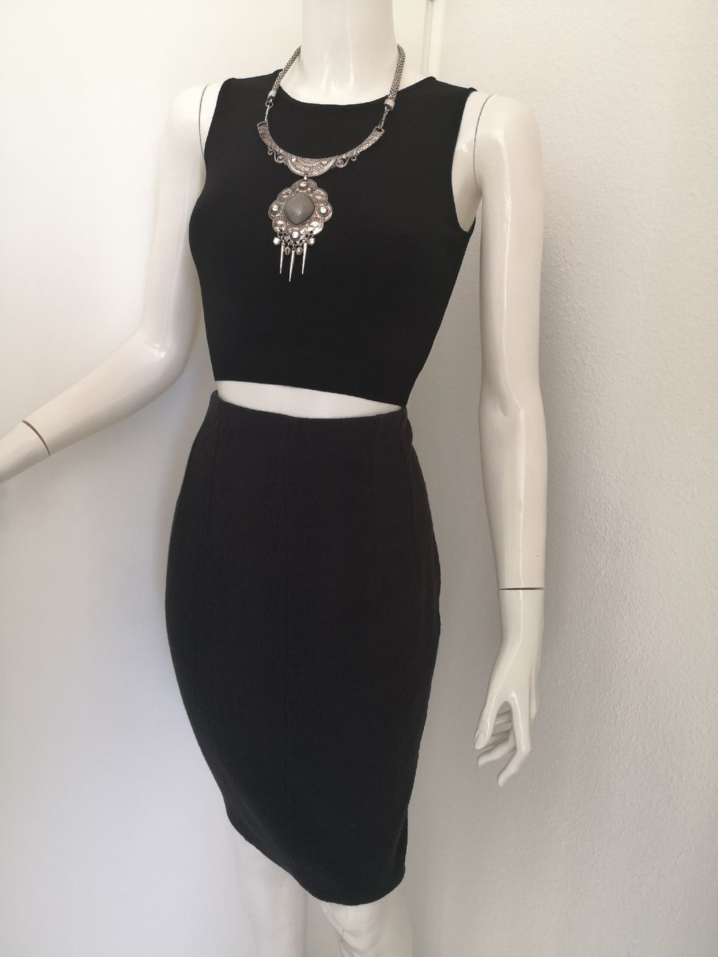 Mango Gonne: 🤩 MANGO BLEISTIFT-ROCK SCHWARZ MIT SCHLANGENMUSTER – Usato da Olten venduto da Naja-Twins-Twins 2