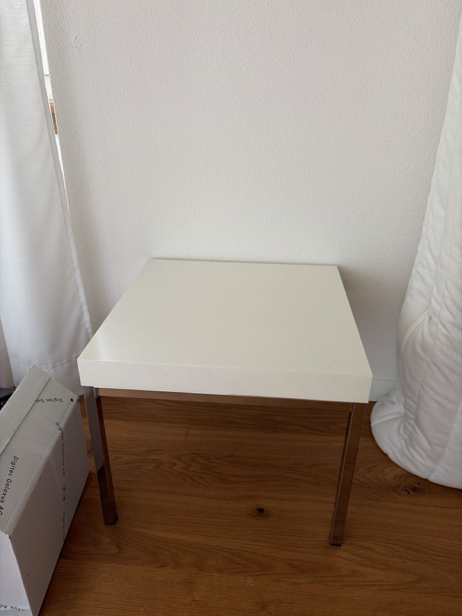 Tavoli: Kleiner Beistelltisch – Usato da Zürich venduto da leaena.st