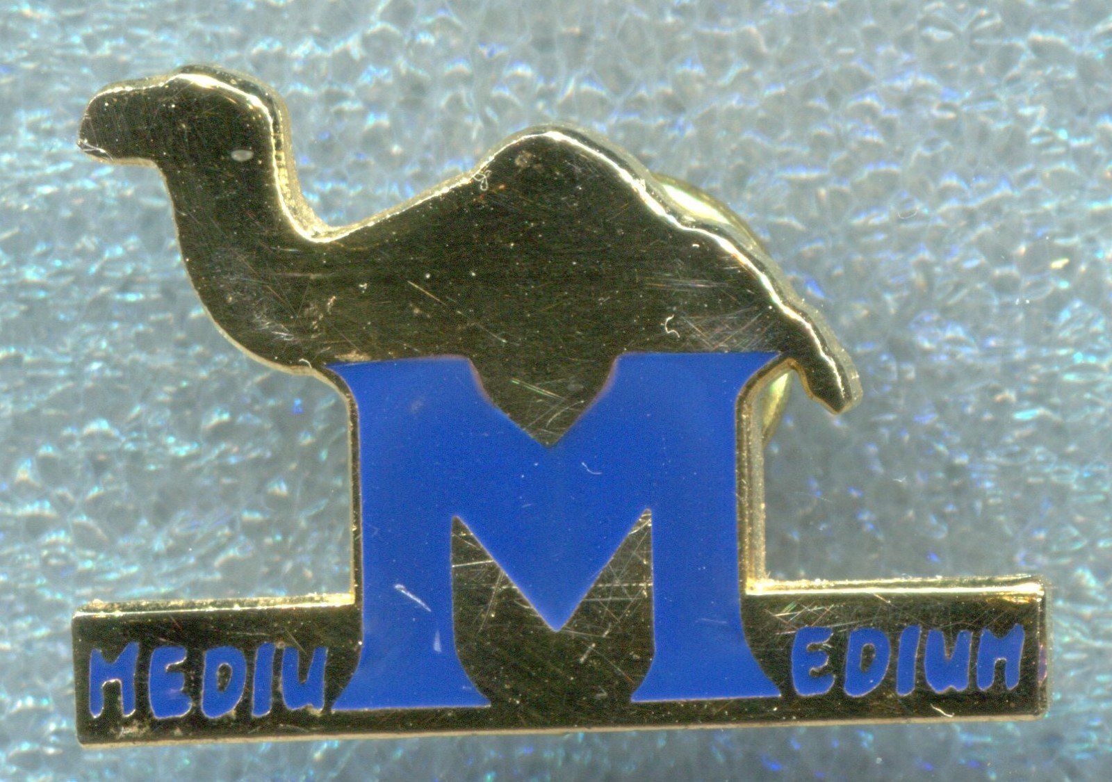 Camel Plaquettes & Badges: CAMEL MEDIU M EDIUM – D'occasion à Winterthur par Sammleroase