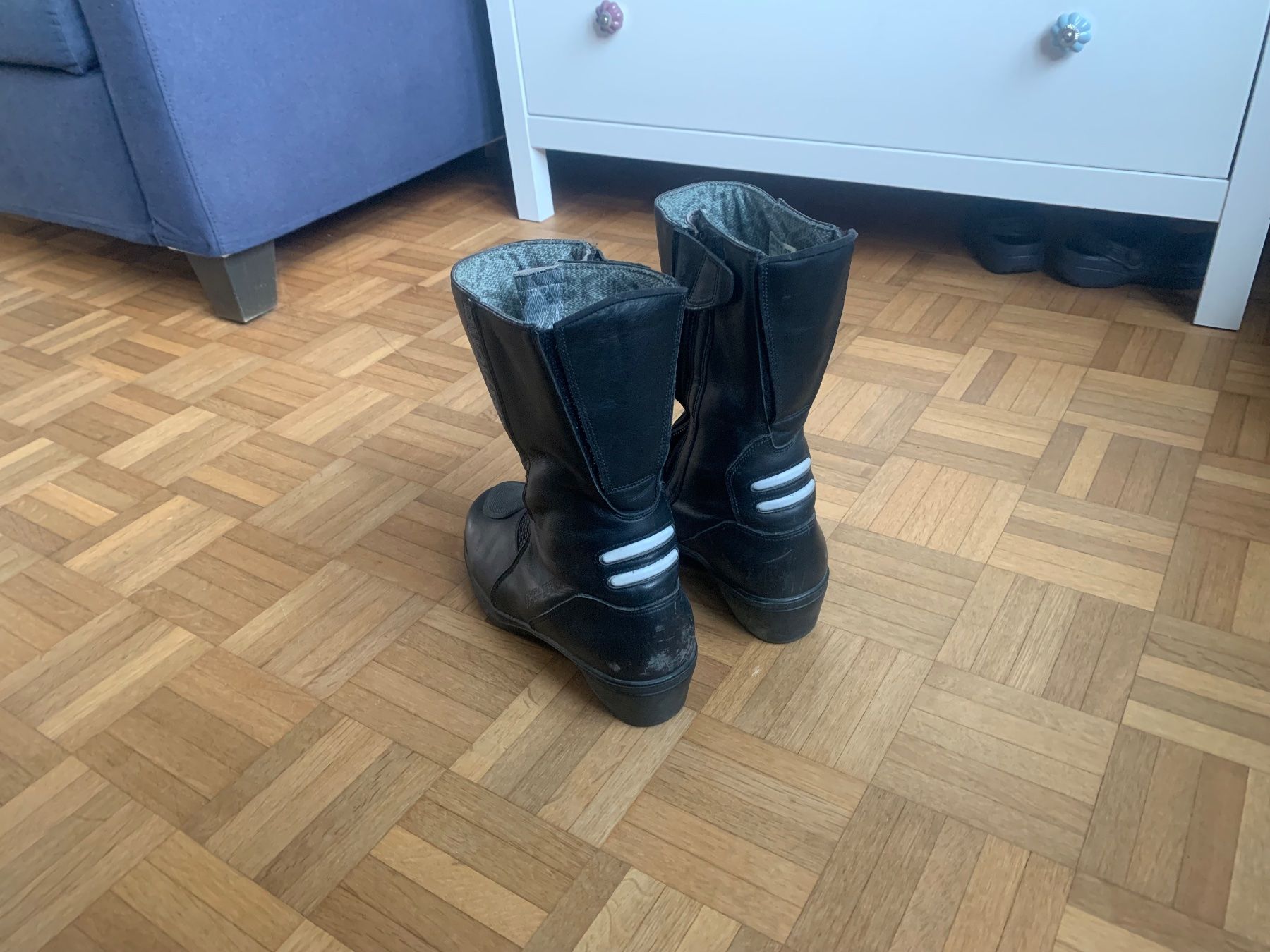 Chaussures femmes: Motoradstiefel mit erhöhtem Absatz – D'occasion à Winterthur par Wellenreiter88 1
