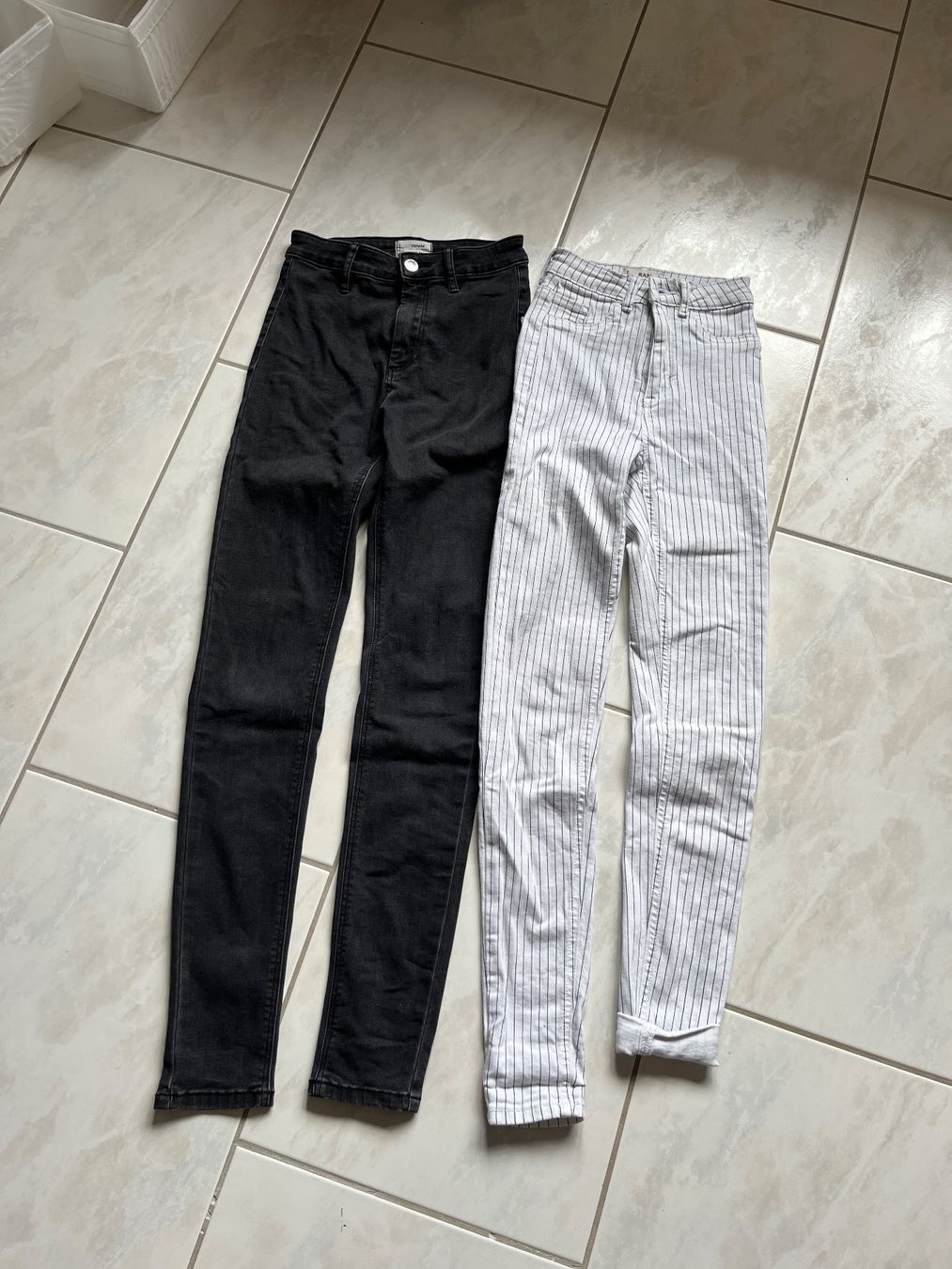 Tally Weijl Lotti & Set di vestiti: 2 Hosen Grösse 32 – Usato da St.Pantaleon venduto da frodobi