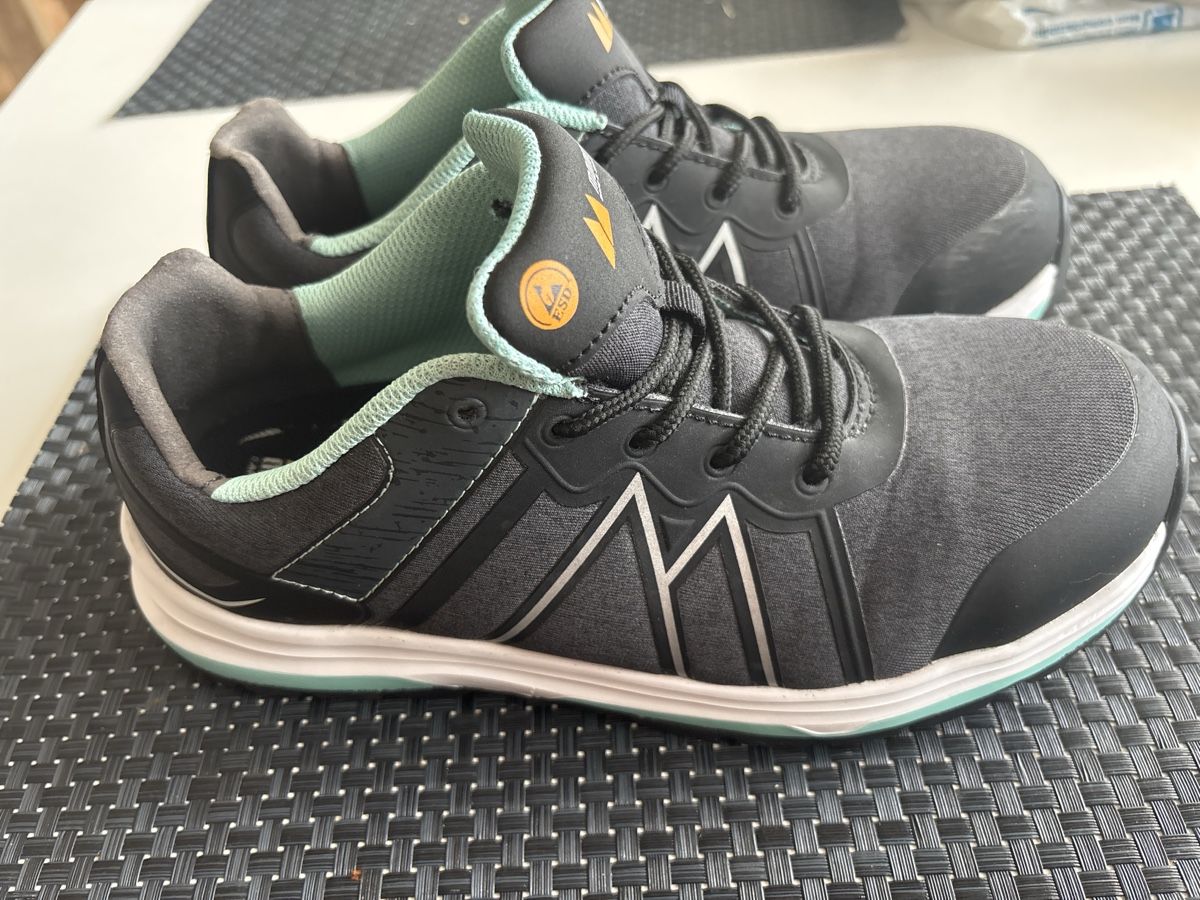 Chaussures femmes: Monitor Sicherheitsschuhe – Grösse 40 – D'occasion à Ehrendingen par Katy28 1