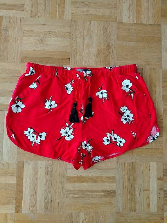 Pantaloni: Pantaloncini – Nuovo (secondo la descrizione) da Davesco-Soragno venduto da Mia_sii 1