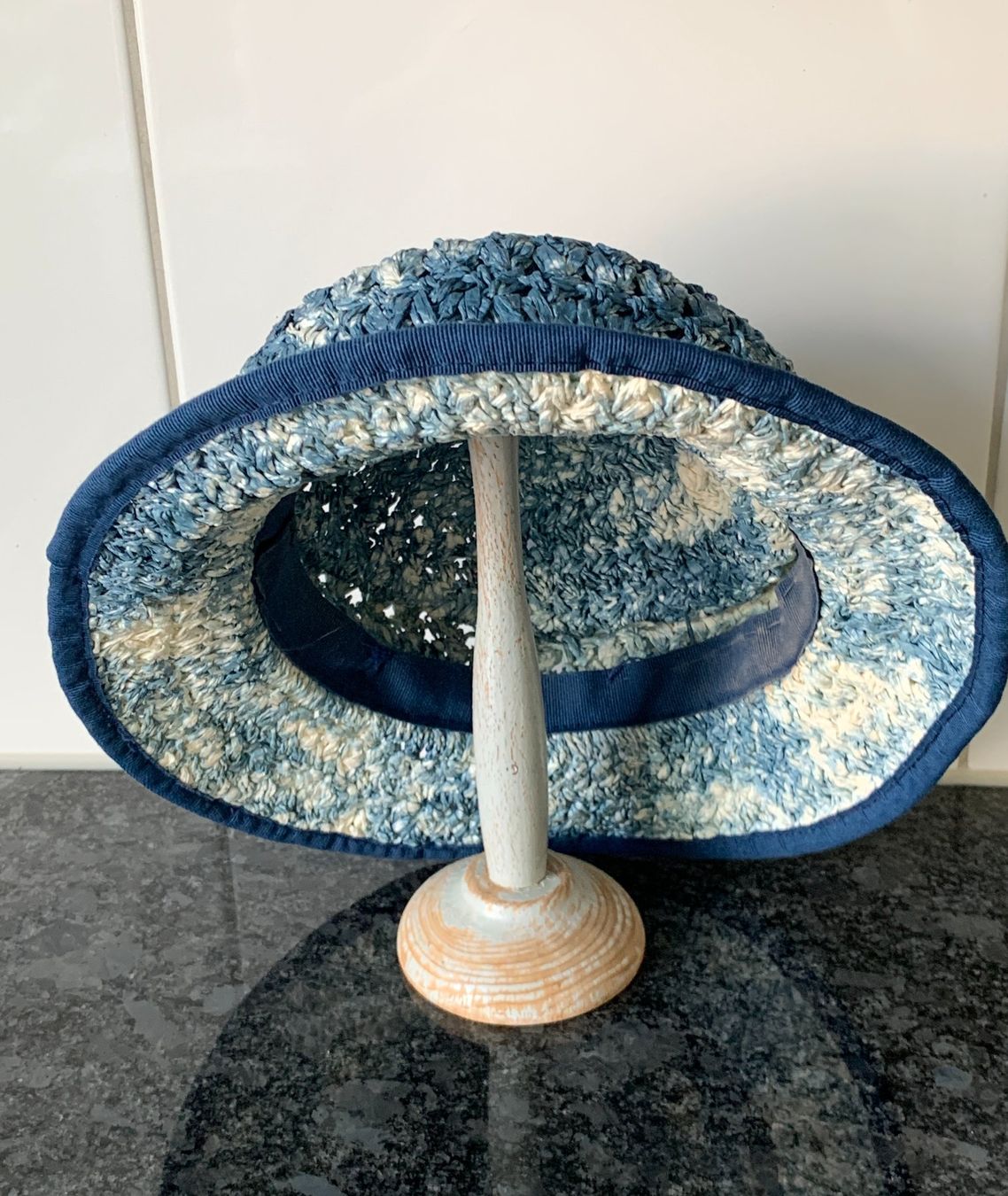Copricapi, berretti & cappellini: Vintage Basthut in Blau/Crème – Usato da Kloten venduto da Nephty 9