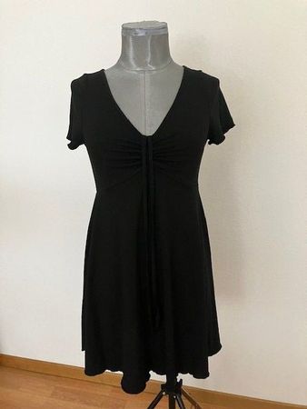 Robe noire courte d'été élégante, taille S 🌻
