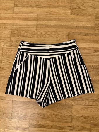 Zara Trafaluc Shorts gestreift schwarz weiss