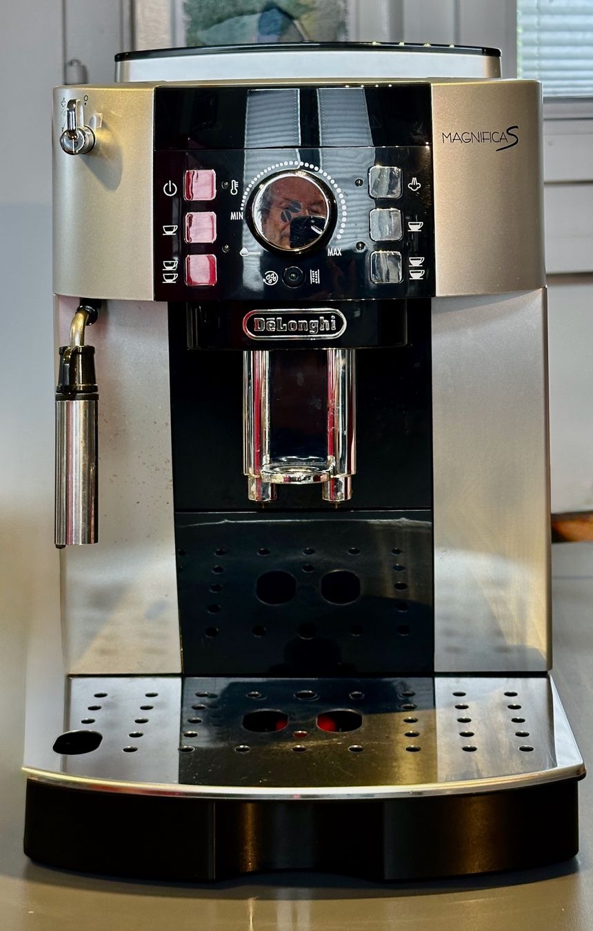 De'Longhi Macchine per caffè & Macchine per espresso: Kaffeemaschine Bohnen/Automat – Usato da Etziken venduto da Norak03