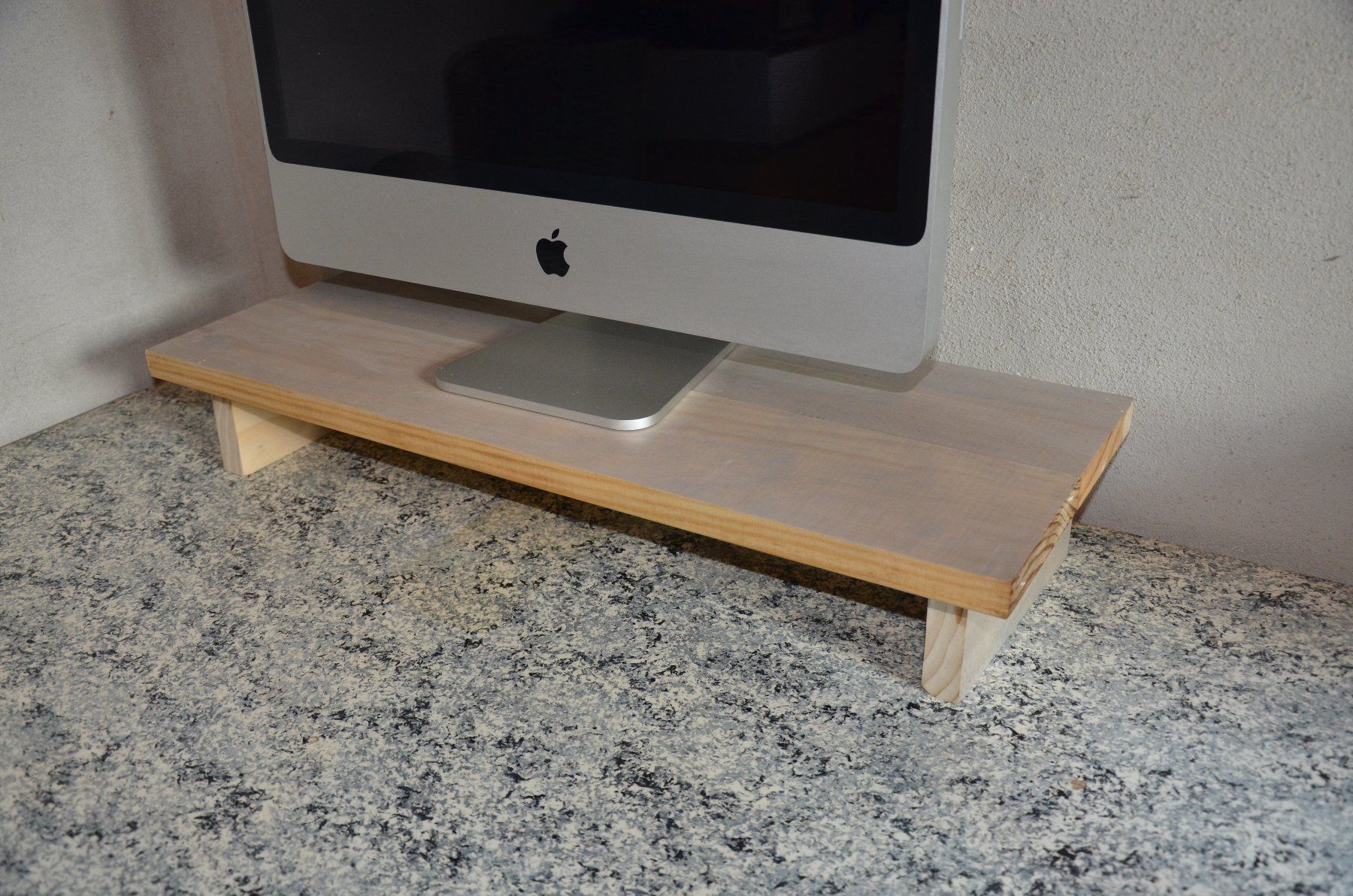 Autres décorations & accessoires: PC Monitor Aufsatz – D'occasion à Kerns par Maertu1