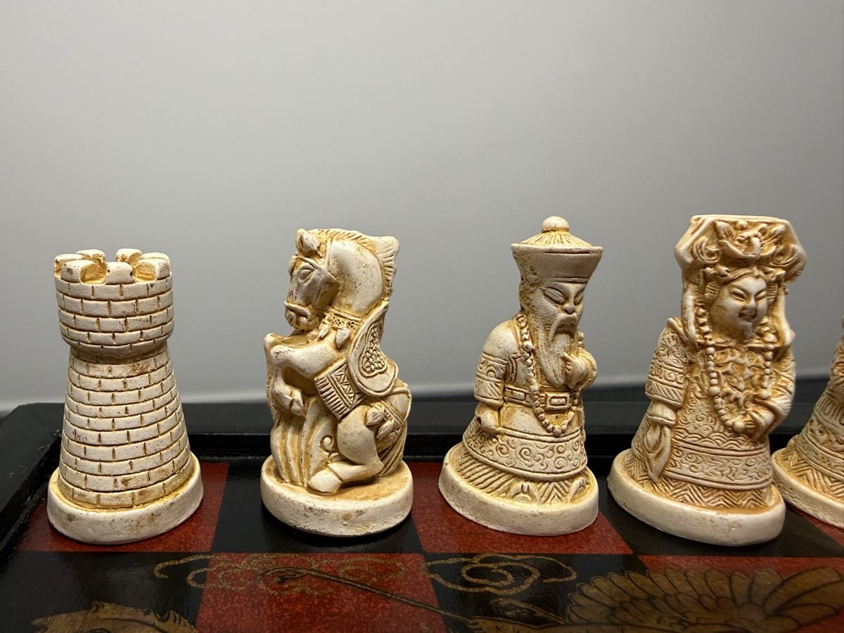 Giochi: Scacchiera in legno con figure orientali – Usato da Cadenazzo venduto da Taty77 2