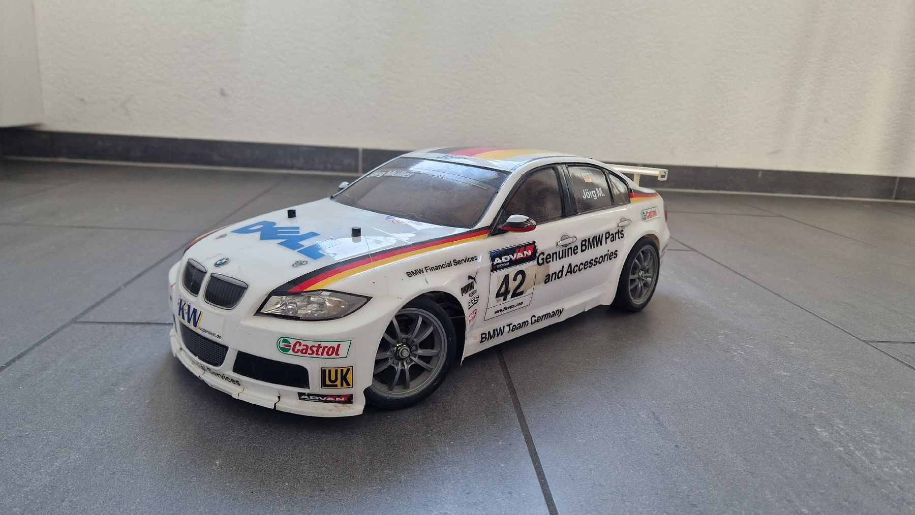 Tamiya Modellismo RC: Tamiya 58385 - 1/10 BMW 320si WTCC 2006 – Usato da Volketswil venduto da TrollanDump 4