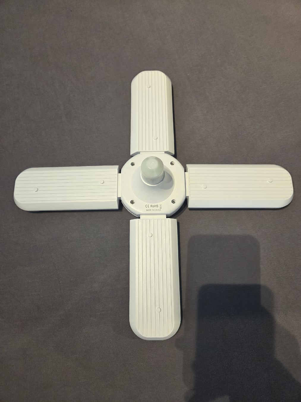 Lampade: LED Pflanzenlampe 200W, E27 552 LED – Nuovo e nell'imballaggio originale da Bad Zurzach venduto da Bachmann_Dominik 1