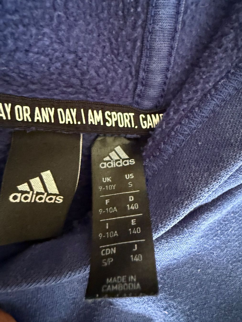 Adidas Maglioni & Felpe: Adidas Pullover mit Kaputze, Kaputzenpullover Grösse 140 – Usato da Oberburg venduto da Serbus 3