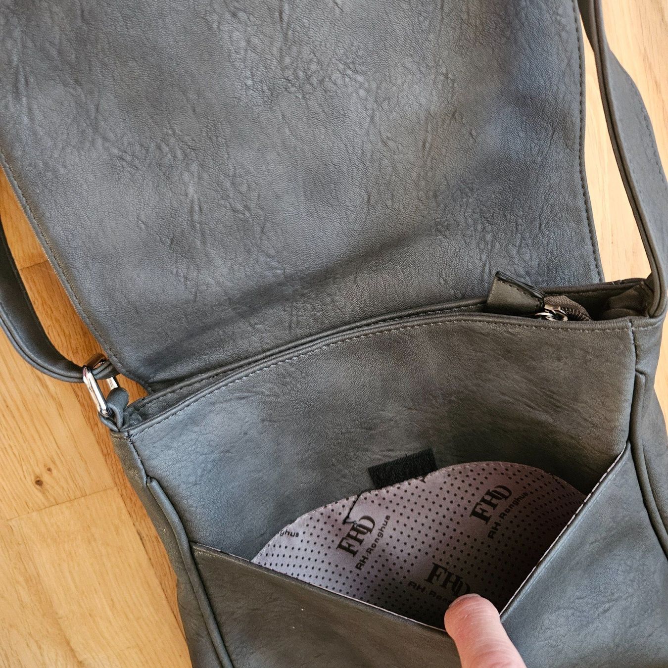 Borse da donna: Tasche mit Totenkopf-Applikation Anthrazit neu – Nuovo (secondo la descrizione) da St.Gallenkappel venduto da RocknSkull 3