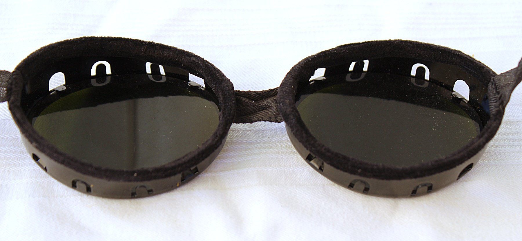 Schweizer Armee Uniformen: Schweizer Armee Gletscherbrille FAEC Chiasso mit Dose – Gebraucht aus Zürich von Auctionata 4