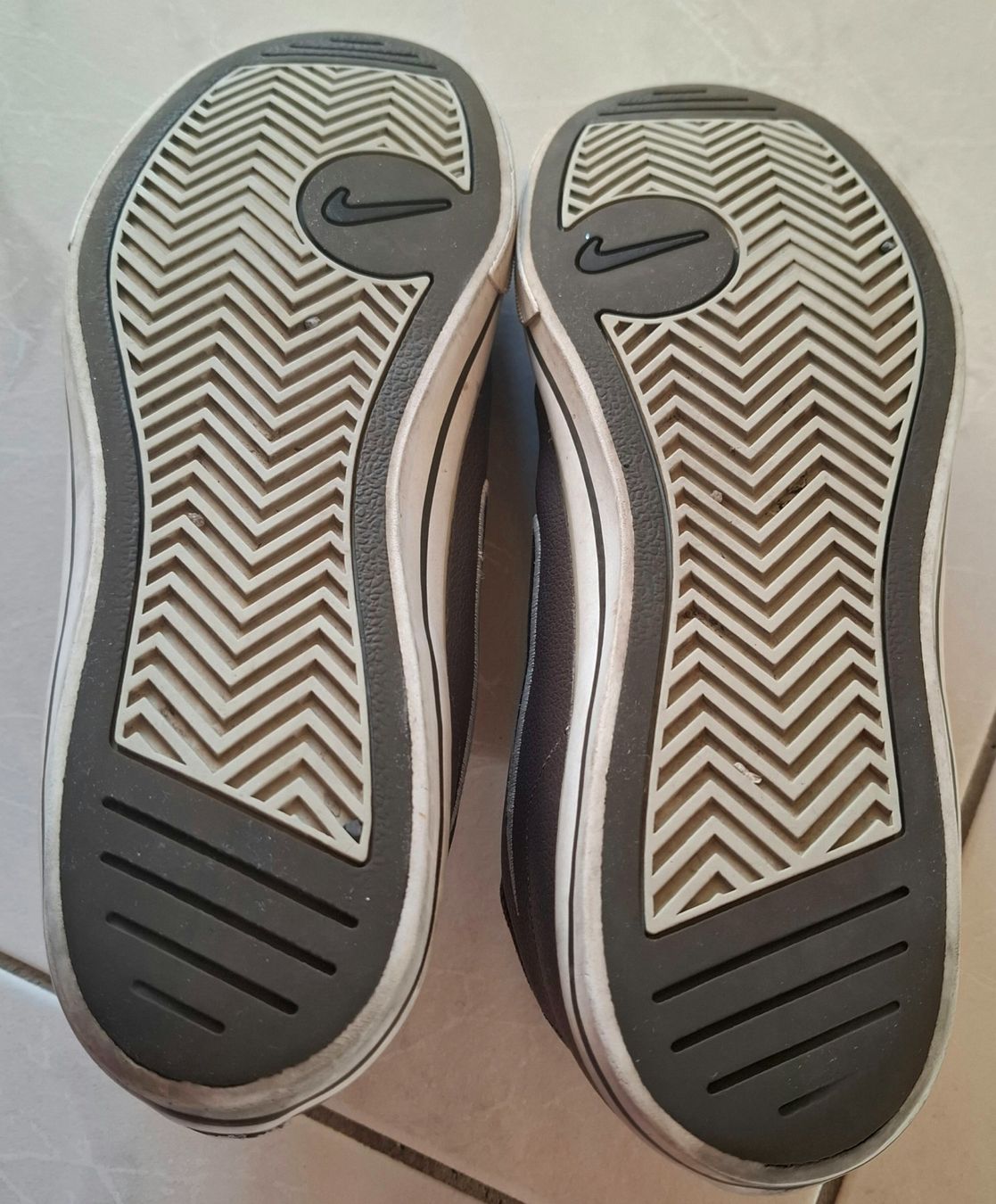 Nike Scarpe da uomo: Nike !!! Leder Herren Sneakers Gr. 44. – Usato da Rotkreuz venduto da keerthdi 4