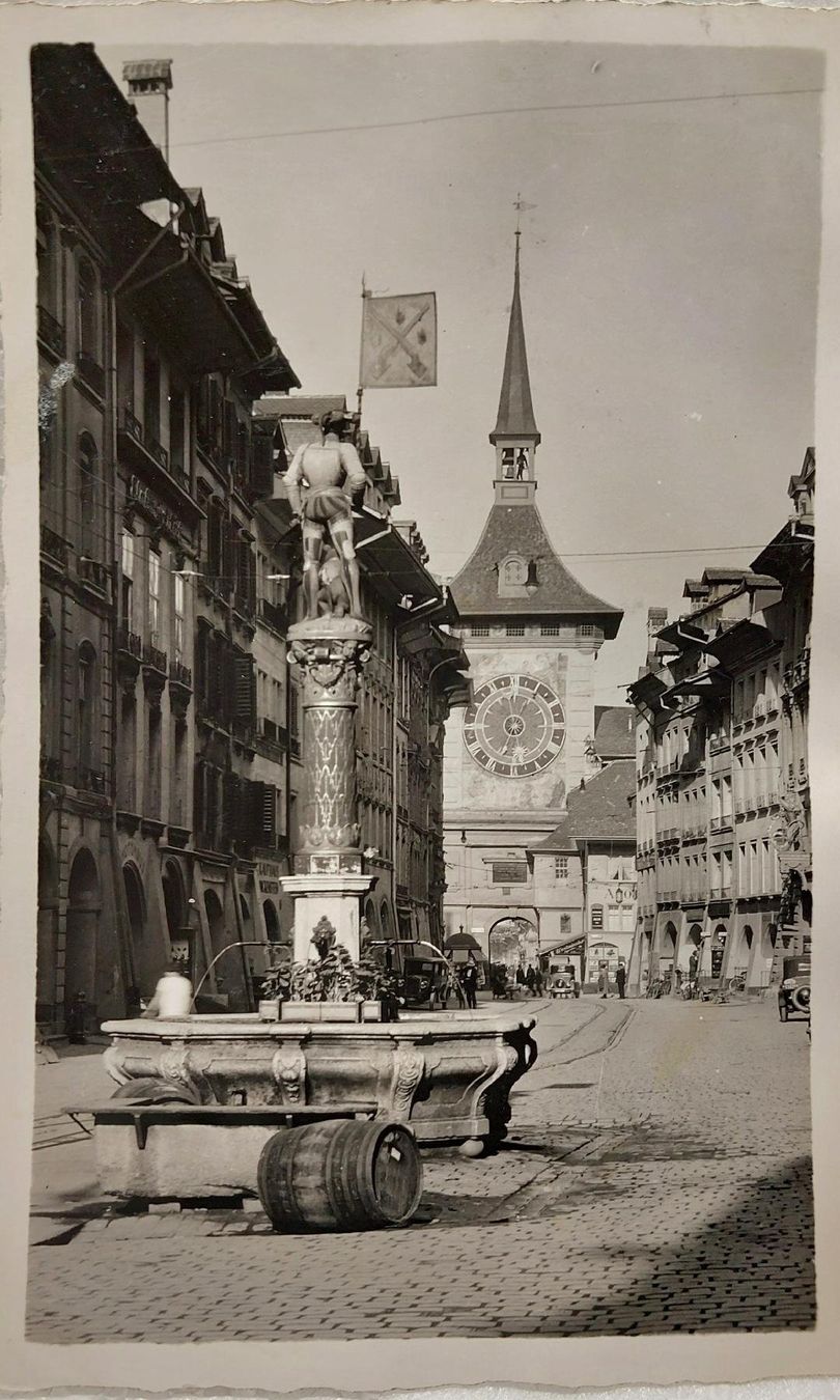 Cartoline postali: BERN - Kramgasse mit Zeitglockenturm  -  1930 – Usato da Delémont venduto da Domdom1
