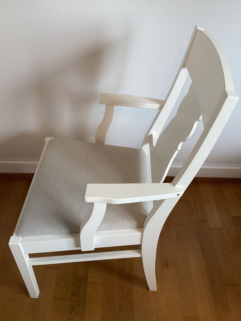 Ikea Sedie: Chaise blanche en bois – Usato da Pully venduto da claddagh 1