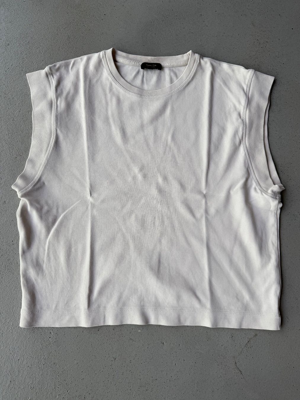 Massimo Dutti T-shirt: Massimo Dutti - T-shirt ärmellos – Usato da St-George venduto da alaixee