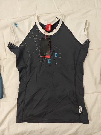NEUF - Divers UV JOBE clothes (T shirt & mini shorts)