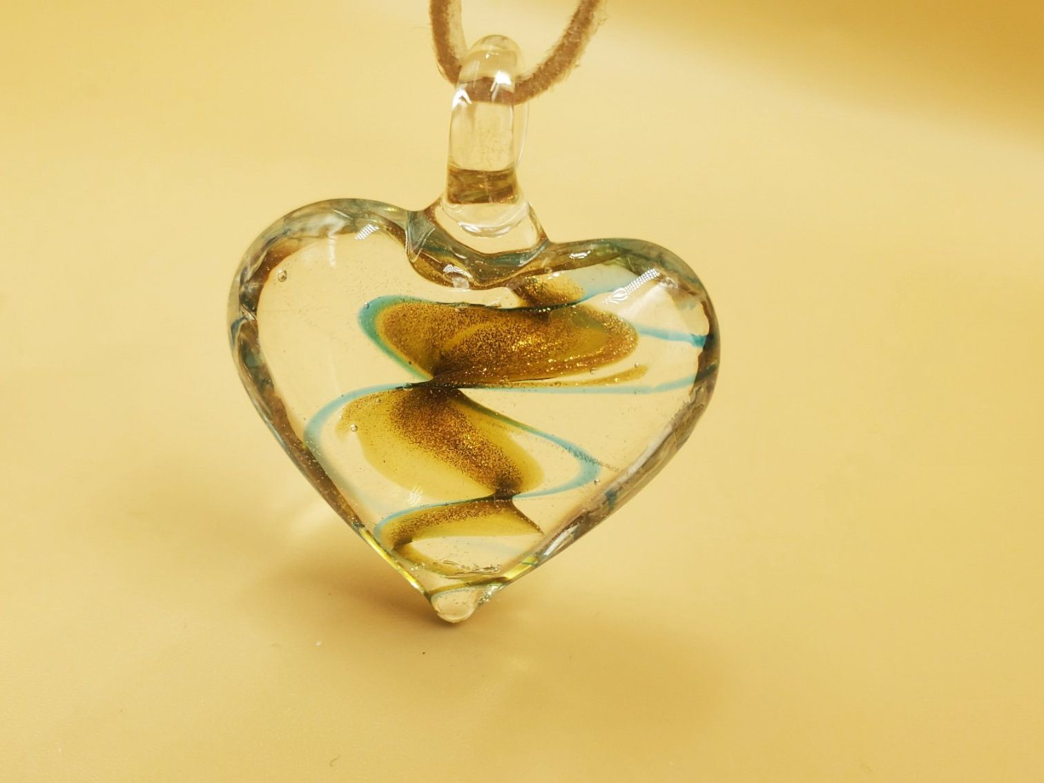 Catenine: Collier pendentif cœur transparent – Usato da Rennaz venduto da La_malle_du_dauphin 1
