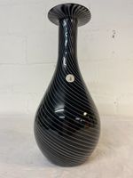Elegante Murano Glasvase, schwarz-weiss gestreift