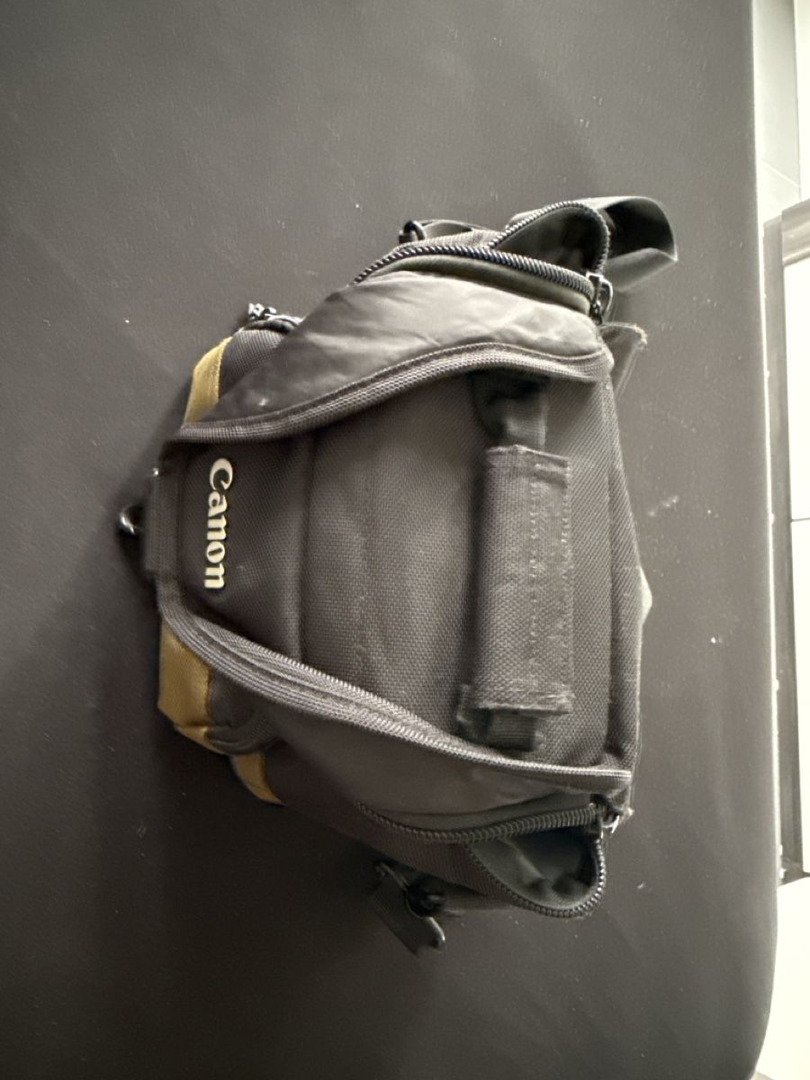 Canon Taschen: Tasche für Spiegelreflexcamera – Gebraucht aus Unterkulm von domi1902