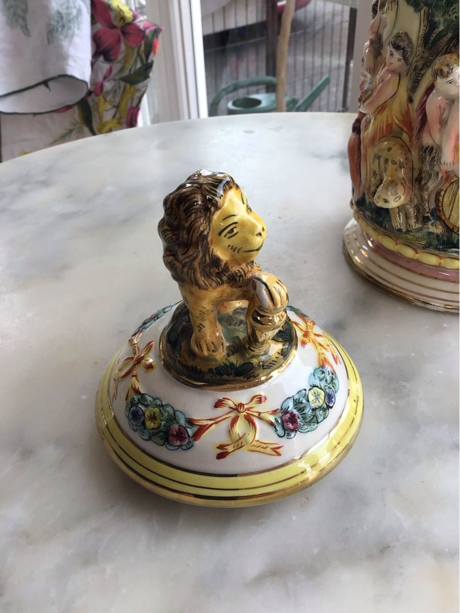 Tutte le decorazioni: Chope en porcelaine – Usato da Plan-les-Ouates venduto da Cassero 1