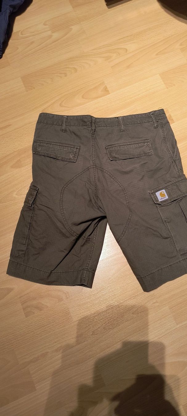 Carhartt Pantaloni: Carhartt Cargo Shorts – Usato da Wiedlisbach venduto da Leaf99 1