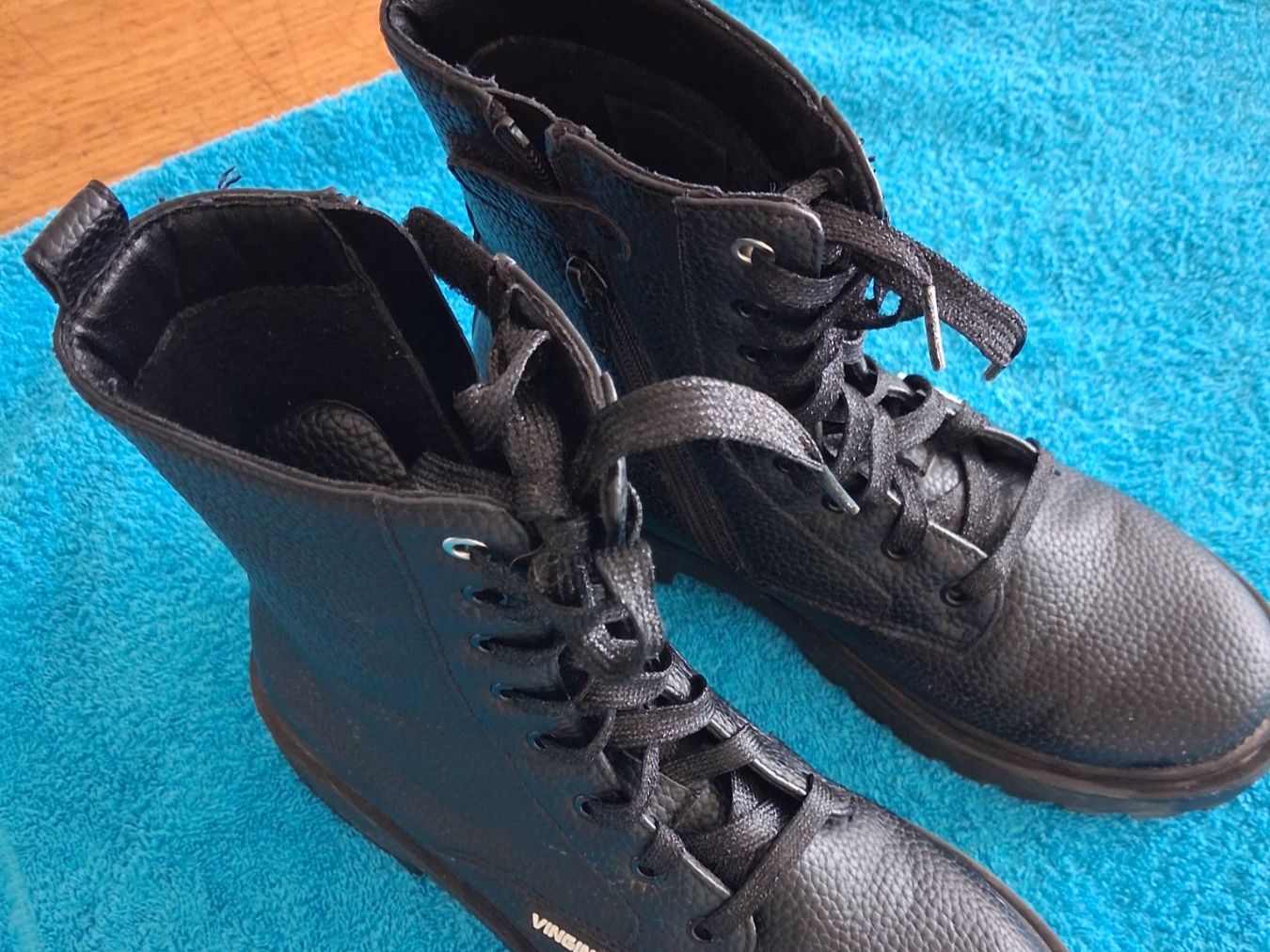 Scarpe per ragazze: STIEFELETTEN - 36 - Schwarz – Usato da Luzern venduto da miocarobabbonetoscan