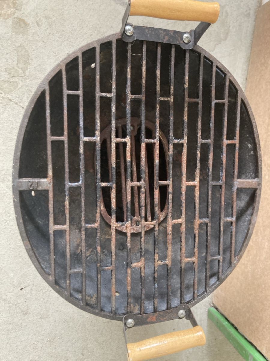 Grills: Massiver kleiner Holzkohlegrill – Gebraucht aus Oberhasli von hika8156 1