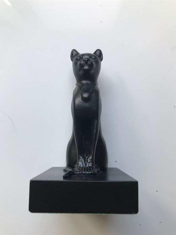 Ägyptische Antiquität: Die Göttin Bastet Als Katze. Bronzeskulptur. Turin, Ägyptisches Museum