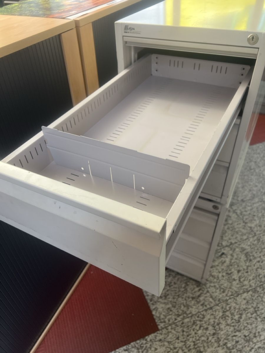Contenitori edile: Metall-Schreibtischkorpus 4 Schubladen – Usato da Hundwil venduto da panzermech 3
