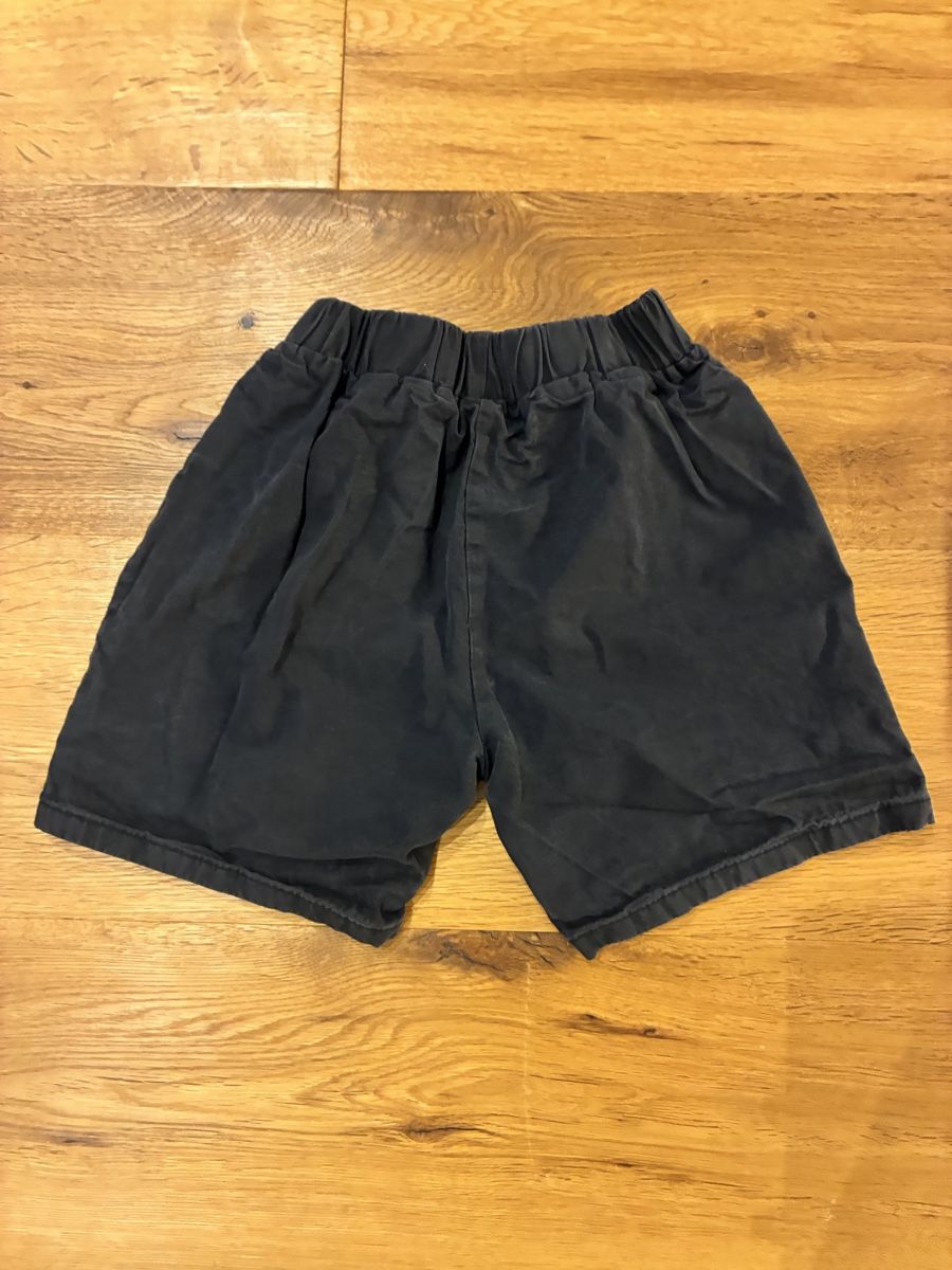 Kleiderpakete & -sets: 2 Shorts / Grösse 122 – Gebraucht aus Münchenstein von Pricemaker100 2